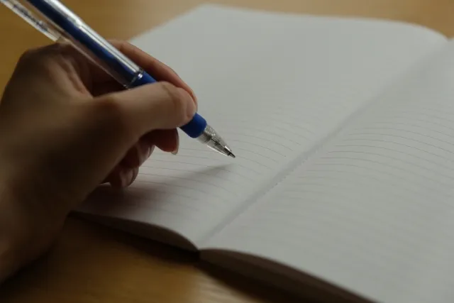 左利きはボールペンが書きにくい？その理由は？