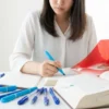 暗記ペンは青が最強？おすすめ製品や100均での選び方を徹底解説